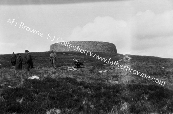 GRIANAN AILEACH APPROACH FROM SOUTH HOLYWELL BY KNEELING AT